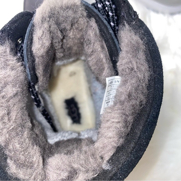 UGG 🖤 boots New in box - Picture 7 of 14